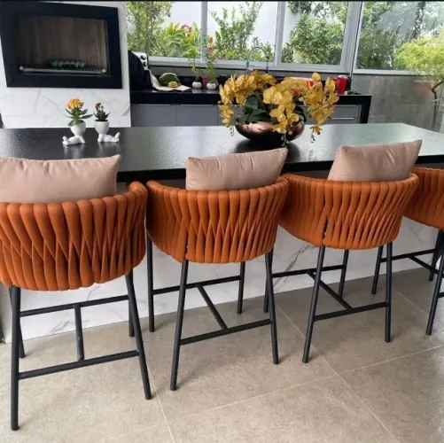 Banqueta de tricô com decorativas ( unidade )
