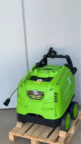 Lavadora de alta pressão água quente Ipc Brasil 220v