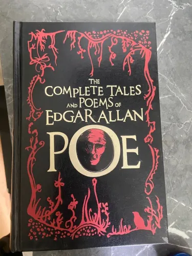 Livro: The Complete Tales and Poems of Edgar Allan Poe em Inglês