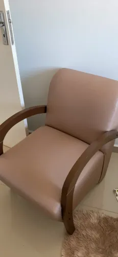 2 poltronas de couro sintético marrom