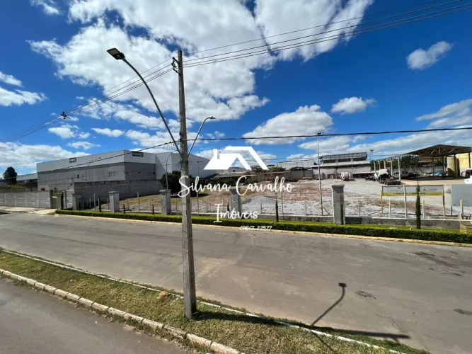 Terreno de 4.800 com Galpões em Santa Maria