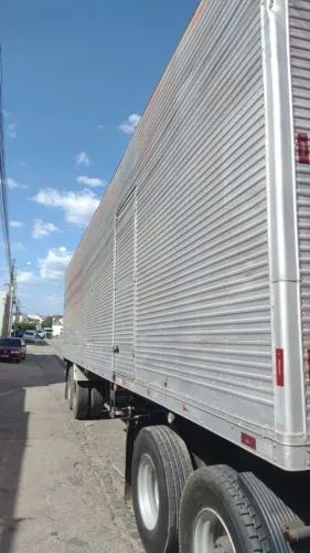 Vende-se baú 2 eixos 1993 Randon