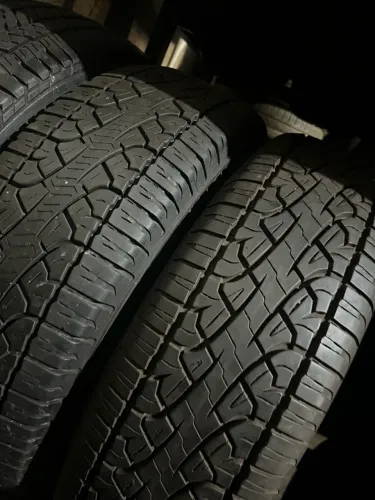 Pneu Michelin 215/65/17 90 % Vida util.