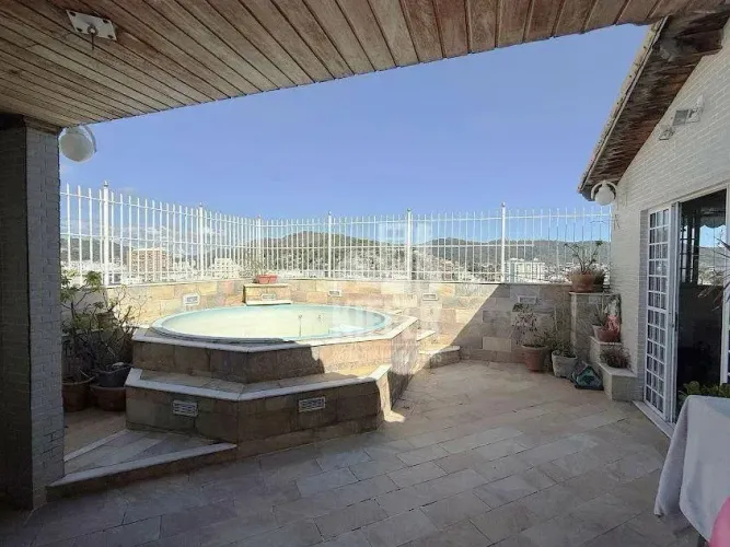 Cobertura 4 Quartos 2 Suítes com Piscina e 3 Vagas em Icaraí