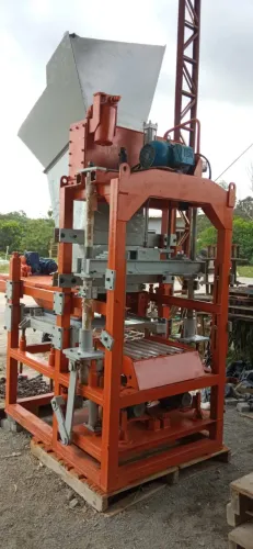 Maquina Vibroprensa para fabricar pisos intertravados e blocos de concreto