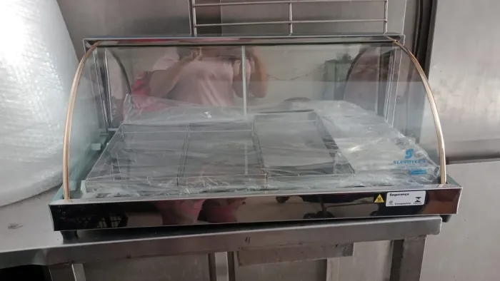 Estufa elétrica para salgados com 3 bandejas.
