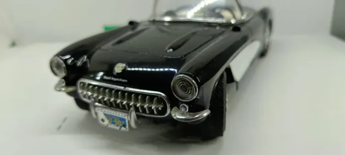 BURAGO Preto Chevrolet Corvette 1/18