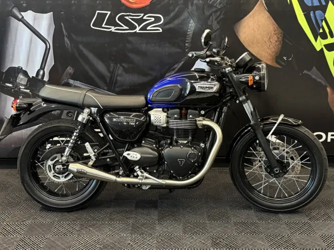 Triumph BONNEVILLE T100 900 cc STEALTH EDITION 2024/24 * 4200kms