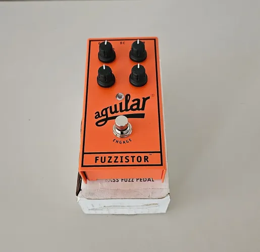 Pedal de Fuzz Aguilar Fuzzistor para Baixo