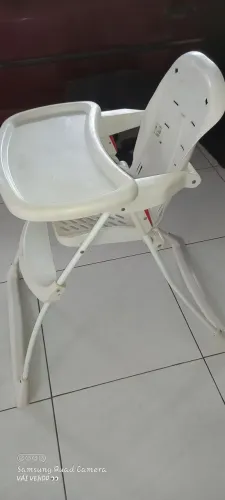 Cadeira Infantil de Refeição em ótimo estado COM VALOR PODENDO SER NEGOCIADO...