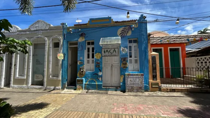 Belo casarão a venda no Centro de Itacaré.