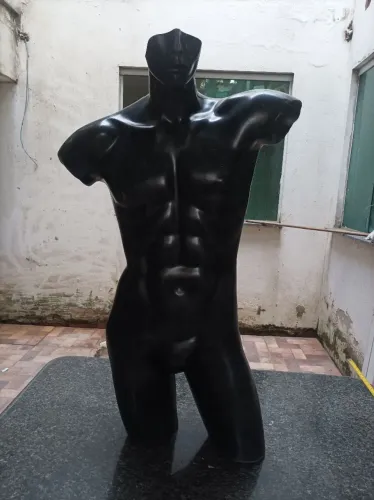 manequim torso (meio corpo) masculino.Tamanho: 1m x 60cm.