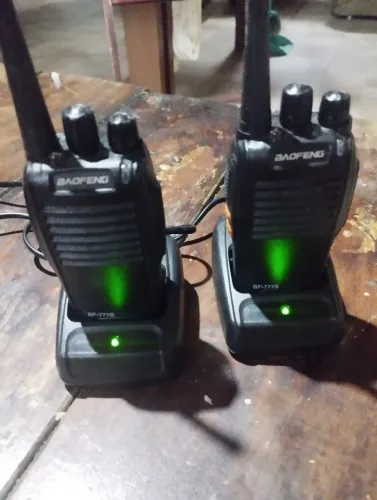 Rádio comunicador walk talkie boafeng 777s com todos acessórios