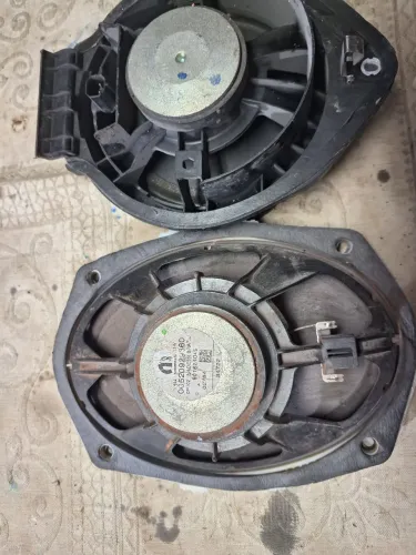 par de autofalante funcionando