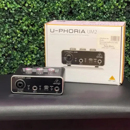 Interface de Áudio Behringer U-Phoria UM2