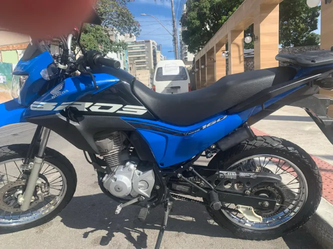 Moto Honda bros ESDD 160 azul