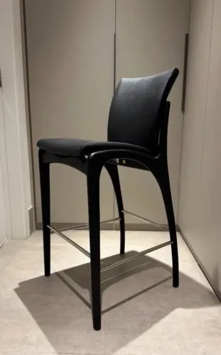 Par de banquetas Dinna Jader Almeida ebanizada