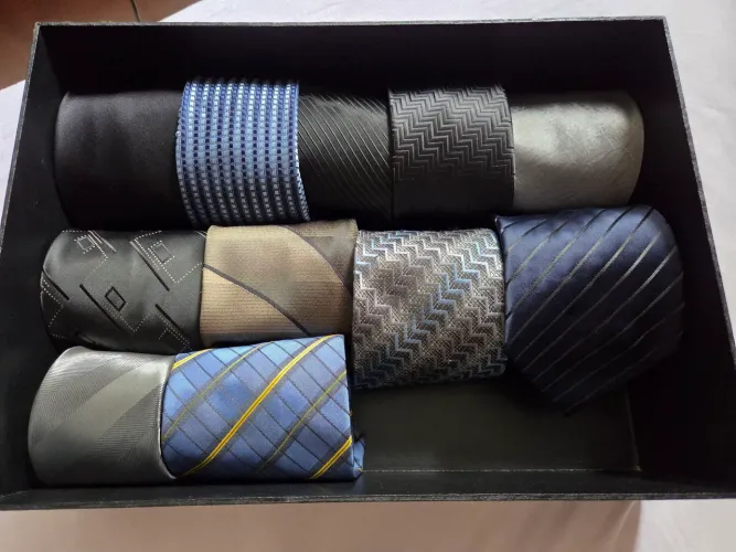 Lote com 11 Gravatas Elegantes. Maioria trouxe dos EUA 