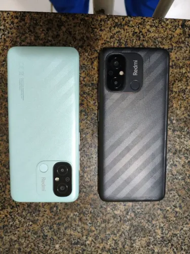 Estou vendendo dois celulares redimi 12 C GB 128 4 ram muito conservado valor $600 os 2