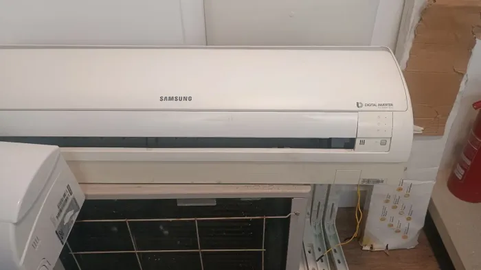 Ar-condicionado frio e quente 