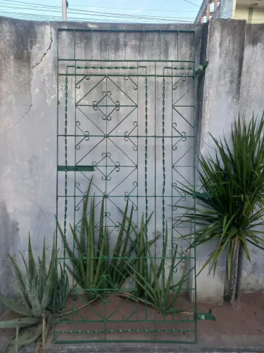 portão de ferro 95 de largura por 2,10 de altura
