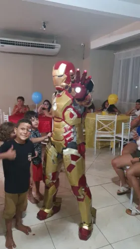 Personagem vivo homem de ferro 