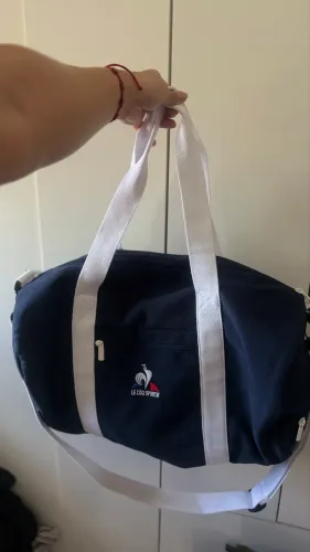 mala de mão (modelo Mala Duffel Le Coq Sportif de 24 litros)