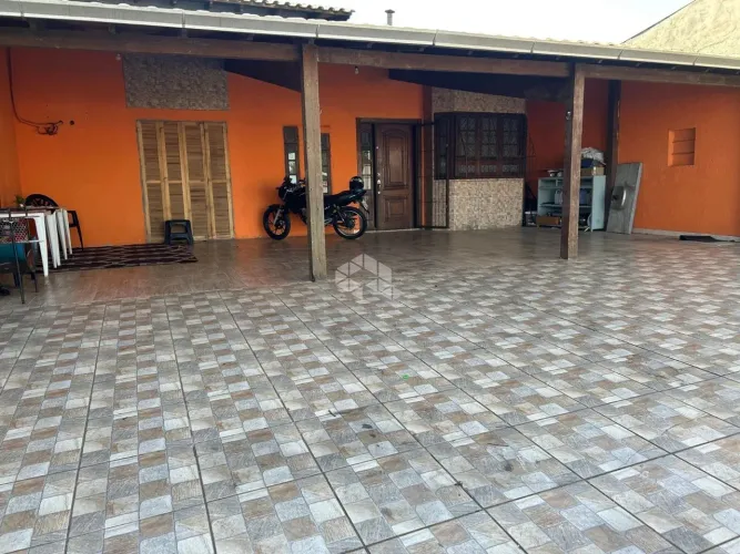 Casa com piscina em Mathias Velho, Canoas