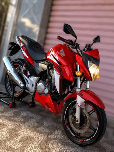 CB300R. ano 2014