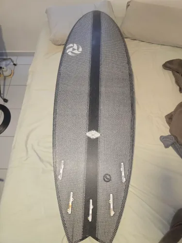  *19 Vendo prancha semi nova ruy camargo (RJ), 5.9 X 20.25x2.90x36l 1600k  carbono