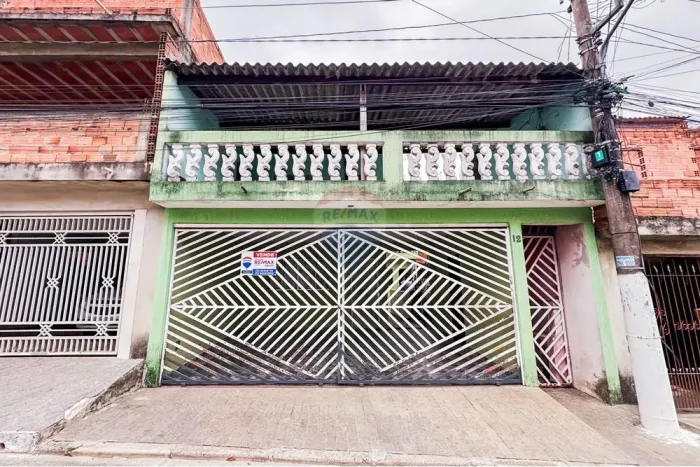 Casa sobrado a venda no Residencial Sol Nascente, no bairro Jaraguá