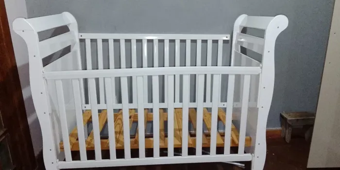 Vendo berço Americano sem colchão