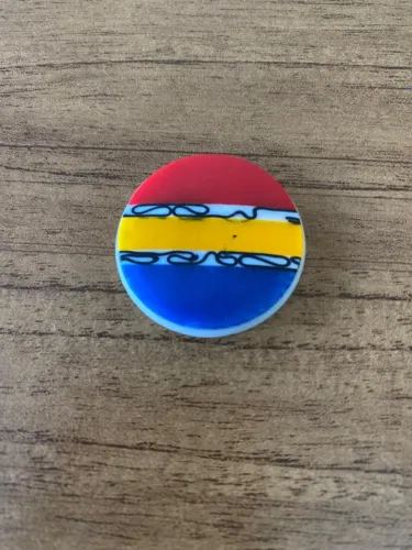 Botão de Futebol de Botão Vermelho Amarelo Azul Vintage