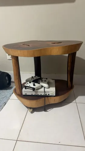 MESA DE CENTRO EM MADEIRA NOBRE COM RODAS EM SILICONE