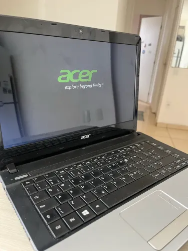 Notebook Acer Aspire E1