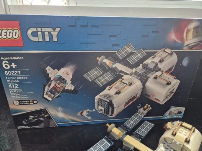 Lego City - Estação Lunar Lego 60227