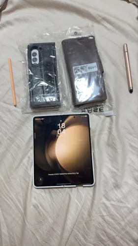 Samsung z fold 5 bege 1TB com 3 capas e 2 canetas