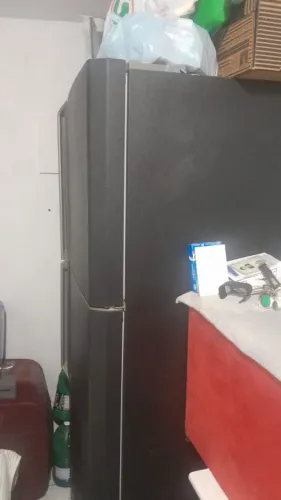 IMPERDIVEL , VENDO UMA GELADEIRA COM POUQUISSIMO TEMPO DE USO TA QUASE PELA METADE DO PREÇ
