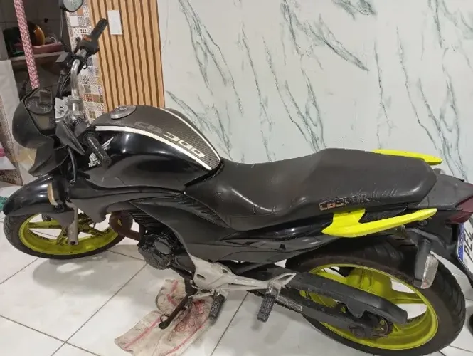 CB 300