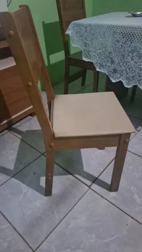 Mesa com 4 cadeiras 