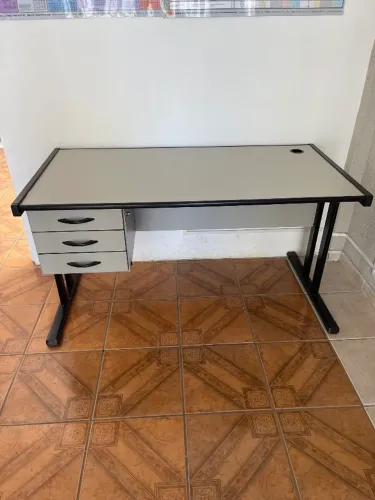 Mesa para escritório 3 gavetas 