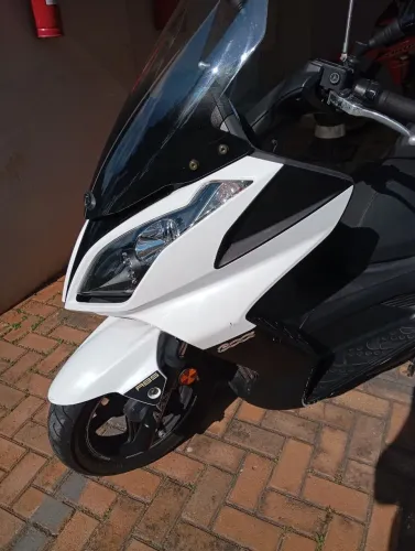 Moto Nova Downtown apenas 8.000 km, nunca bati. Preço abaixo do mercado para vender rápido