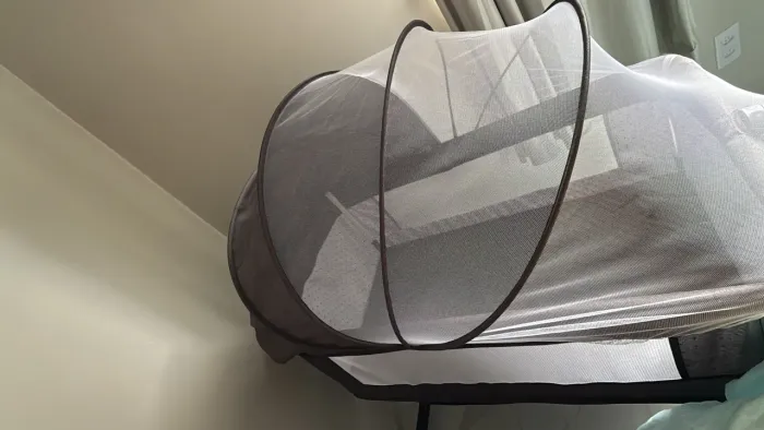Berço que acopla na cama 