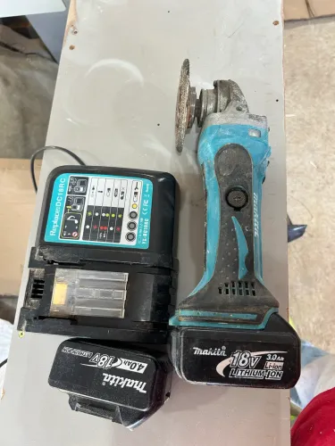 Lixadeira makita 18v