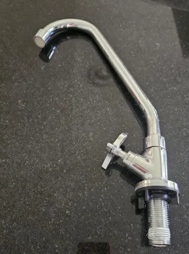 Torneira para cozinha em aço inox Docol linha Nova Pertutti