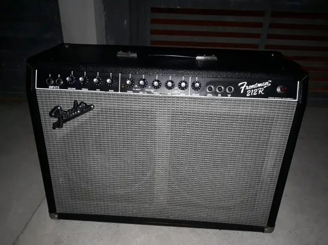 Amplificador Fender frontman 212r