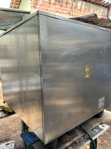 Vende se , forno para pães e principalmente salgados