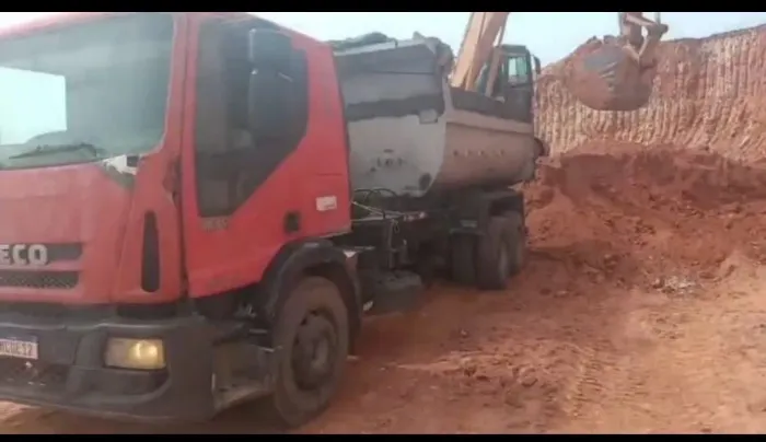Caçamba Iveco