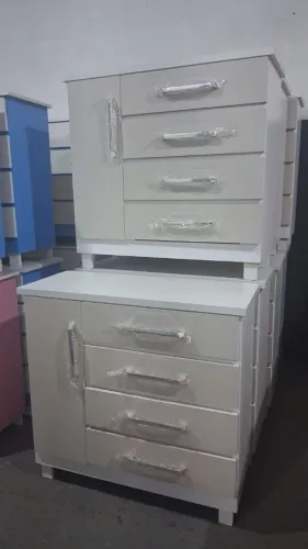Vende-se Cômodas com; 85 de altura, 90 de comprimento, 36 de profundidade 