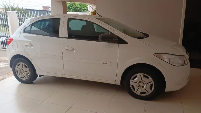 Chevrolet Onix Hatch LT 1.0 8V Flex Power Mec. 4P 2015